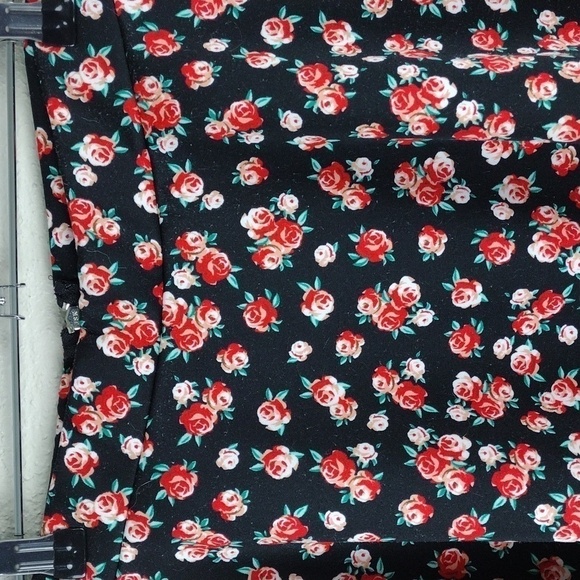 Olsenboye Black Pink Rose Floral Polyester Flat Front Zip Back Mini Circle Skirt - Picture 2 of 10